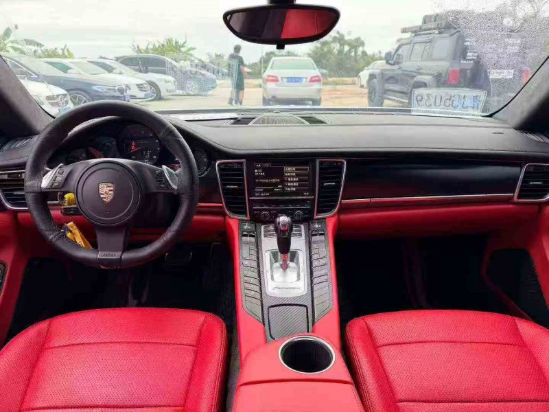 佛山11年保时捷帕拉梅拉6