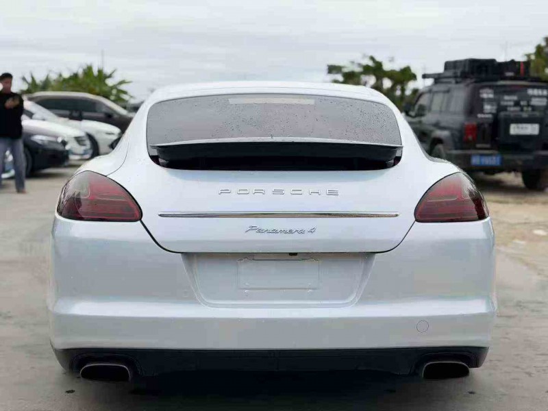 佛山11年保时捷帕拉梅拉8