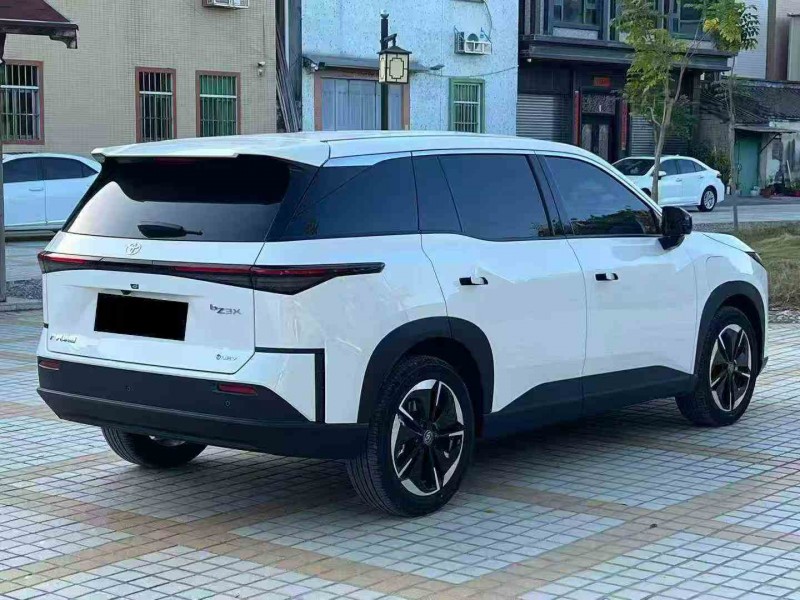 三明25年丰田铂智8