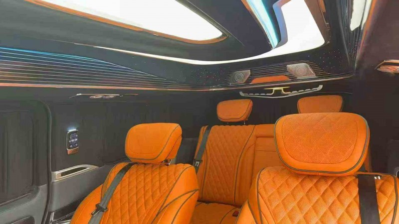 重庆24年奔驰威霆7