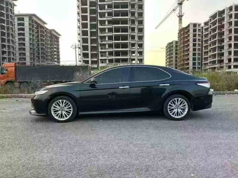 防城港19年丰田凯美瑞5