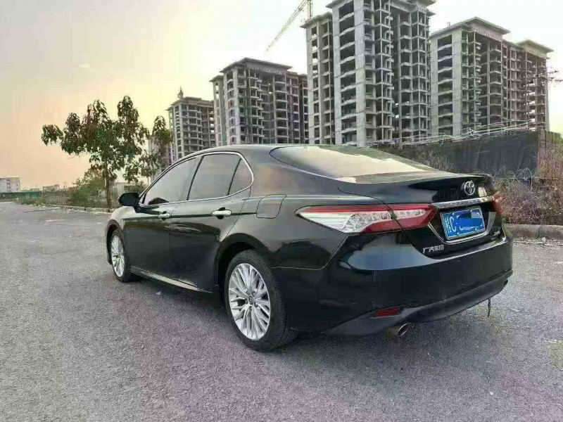 防城港19年丰田凯美瑞8