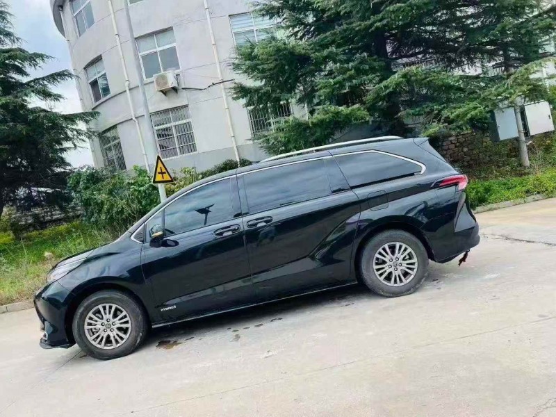 枣庄23年丰田塞纳7