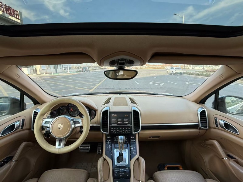 青岛11年保时捷卡宴4