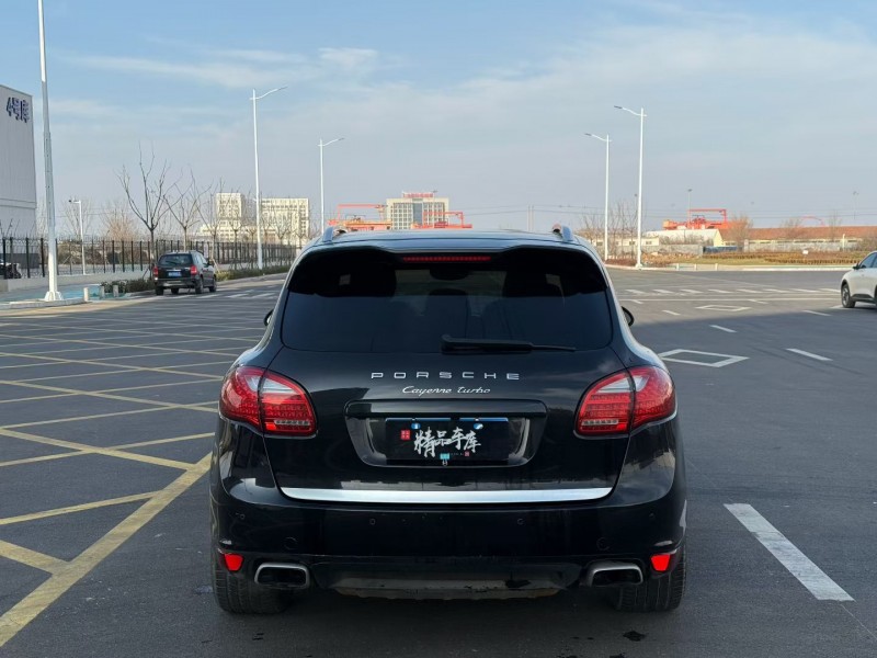 青岛11年保时捷卡宴9