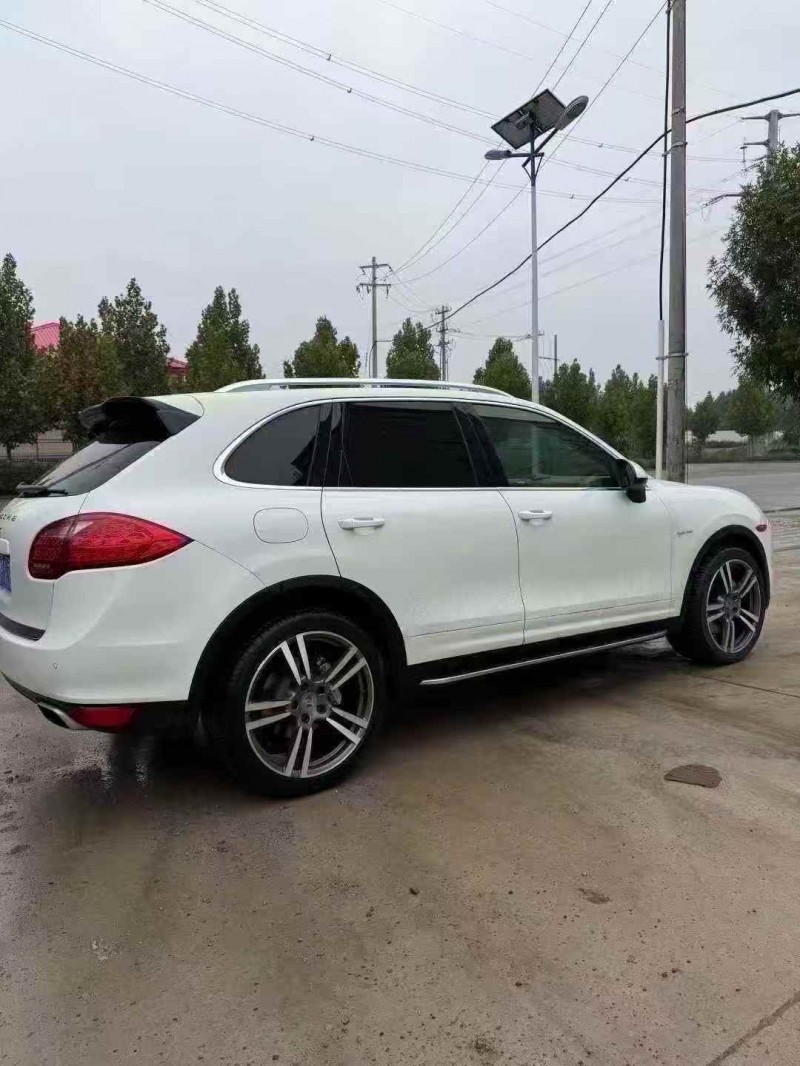 济宁14年保时捷卡宴8