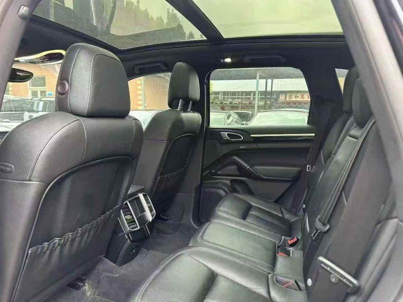 淄博18年保时捷卡宴5