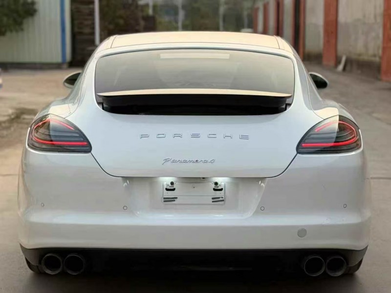 茂名12年保时捷帕拉梅拉3