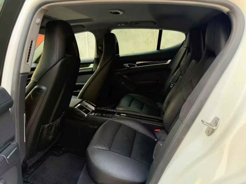 茂名12年保时捷帕拉梅拉6