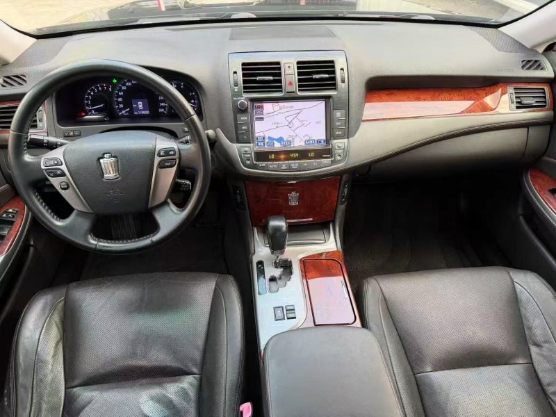 茂名14年丰田皇冠4