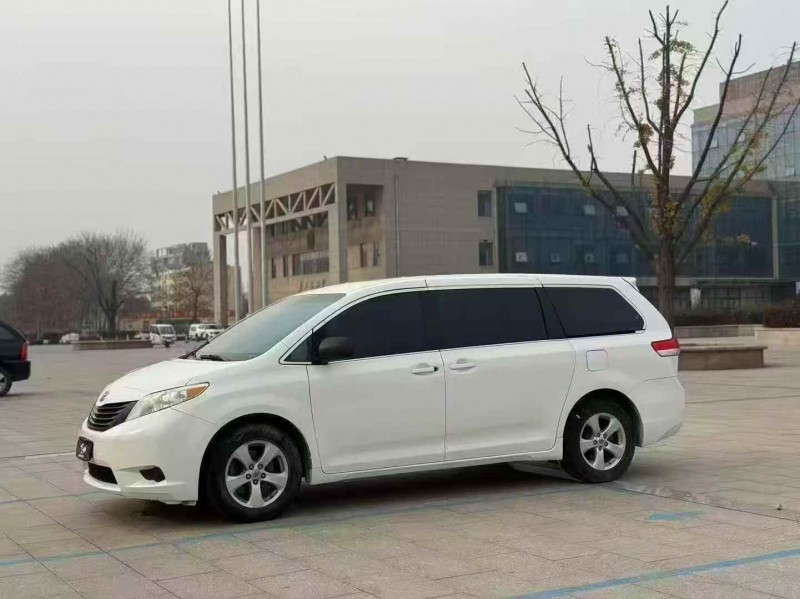 洛阳12年丰田塞纳3