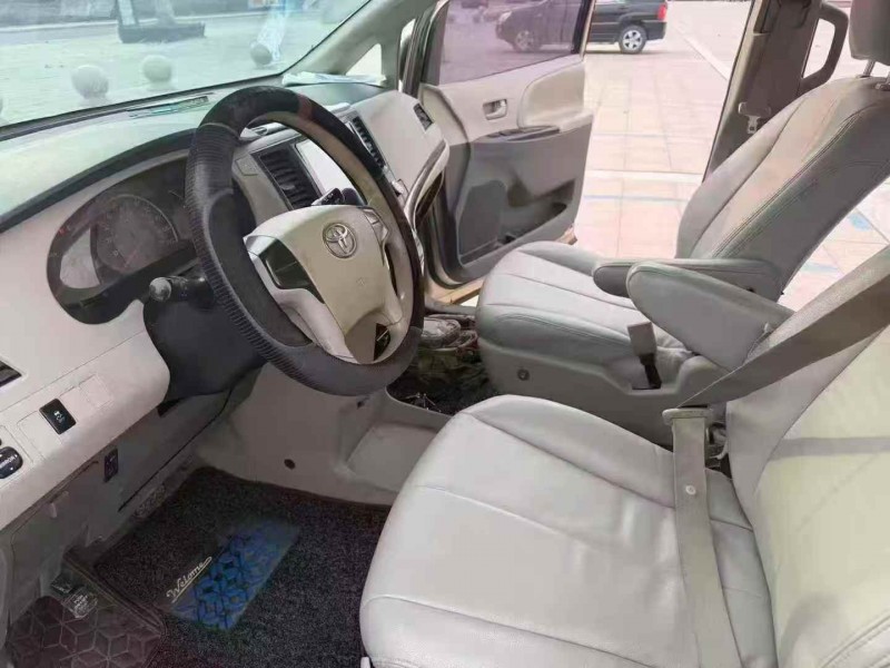 洛阳12年丰田塞纳5