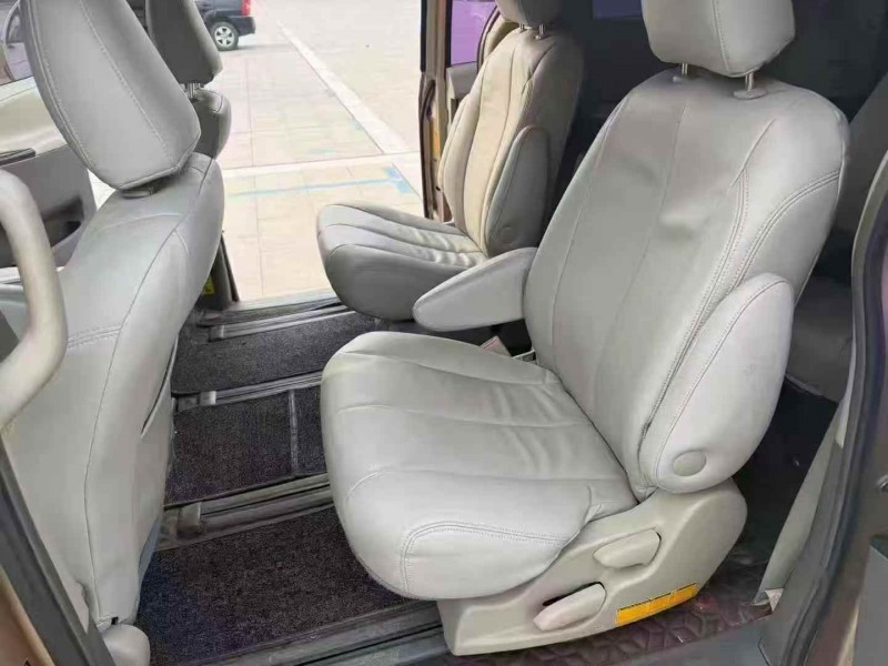 洛阳12年丰田塞纳6