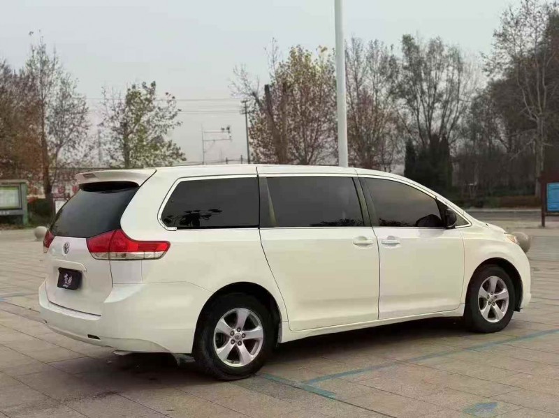 洛阳12年丰田塞纳7