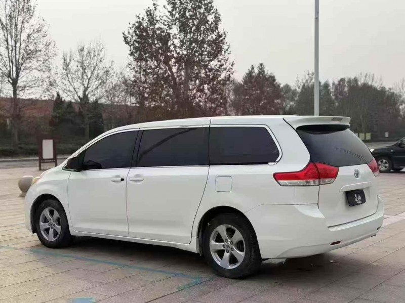 洛阳12年丰田塞纳8