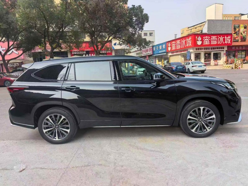 安庆25年丰田皇冠2