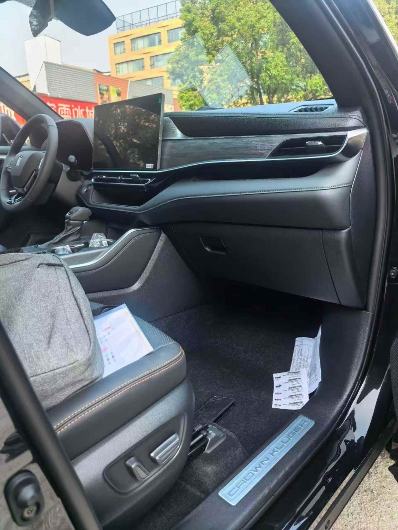 安庆25年丰田皇冠4