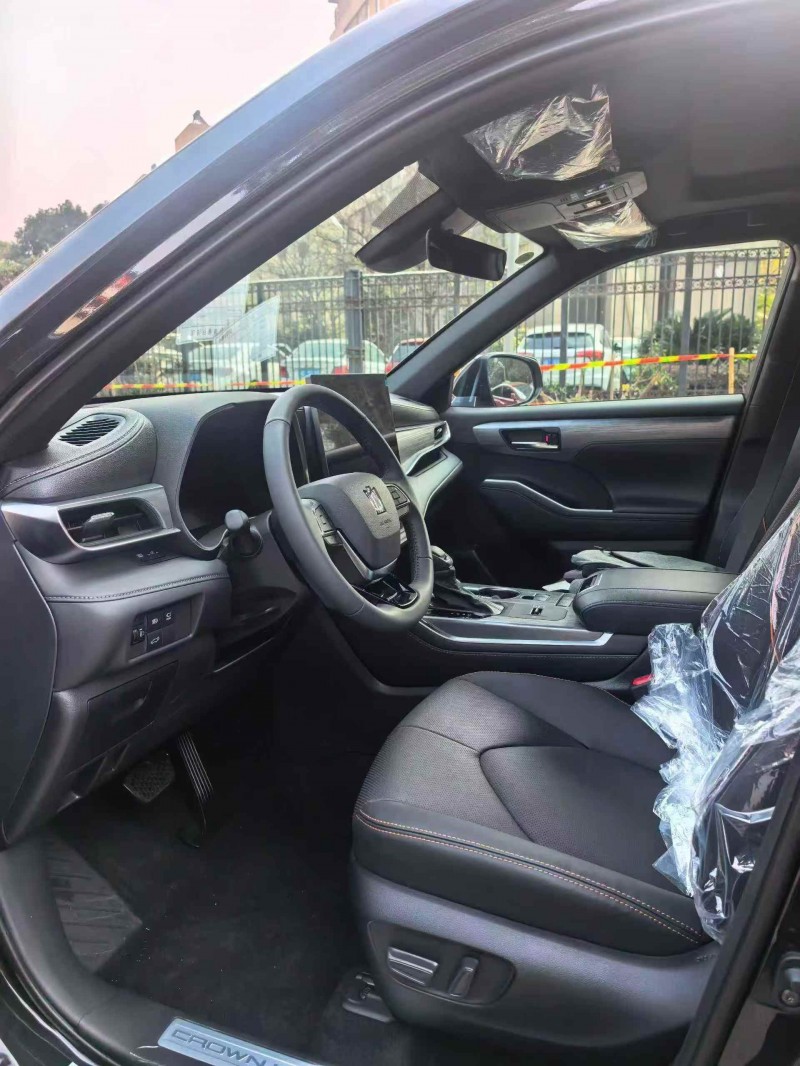 安庆25年丰田皇冠5