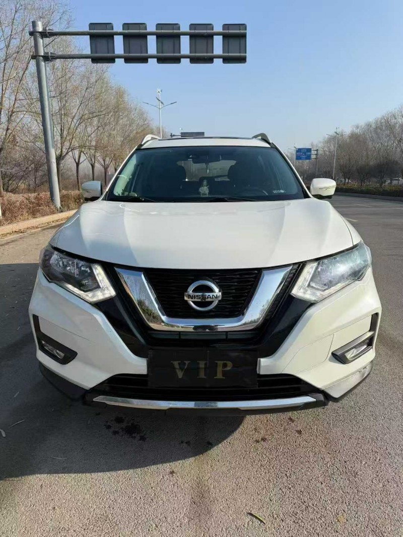 枣庄19年日产奇骏1