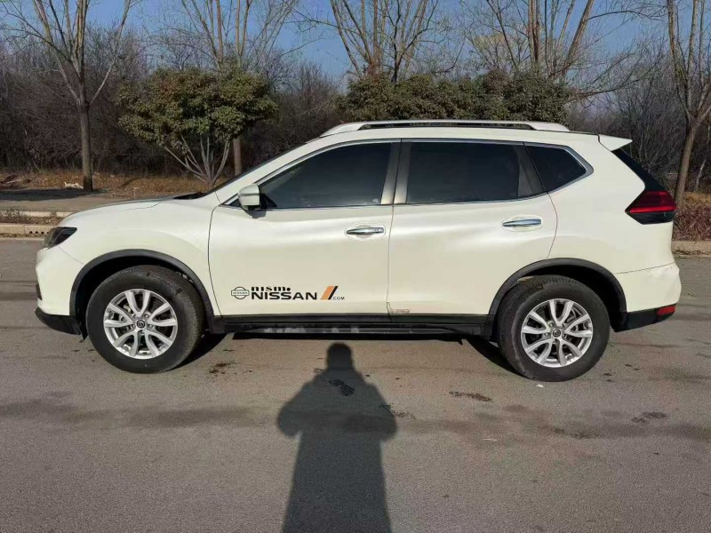 枣庄19年日产奇骏8