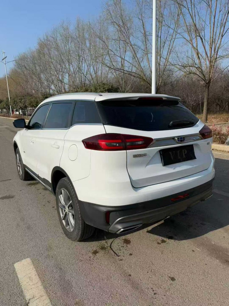 青岛18年吉利博越9