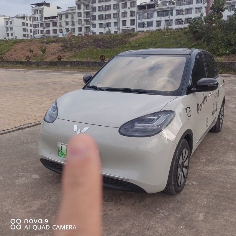 贺州25年五菱汽车缤果1