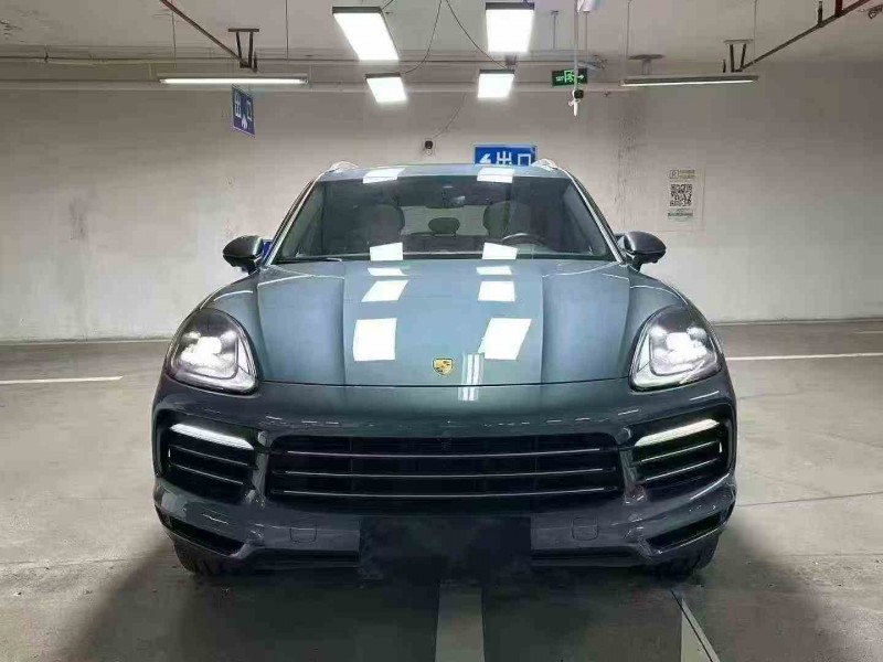 遂宁18年保时捷卡宴1