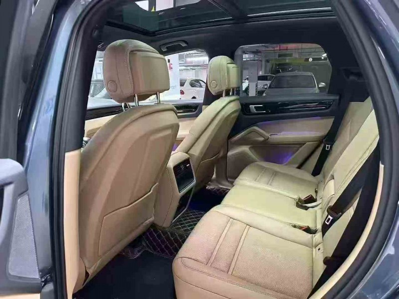 遂宁18年保时捷卡宴4