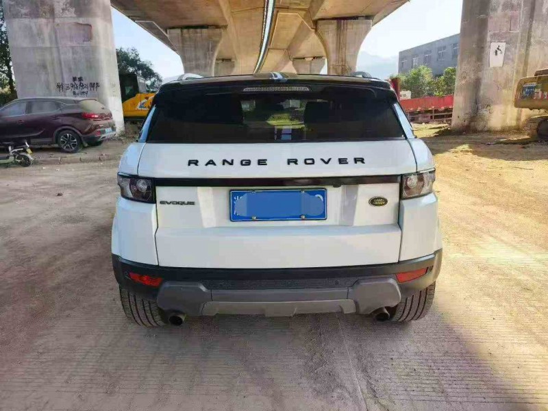 温州15年路虎极光9