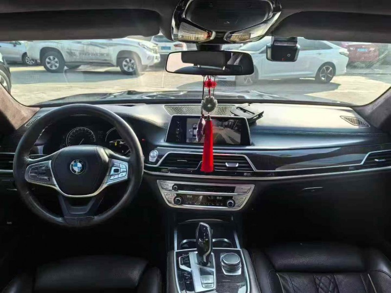 济宁16年宝马7系5