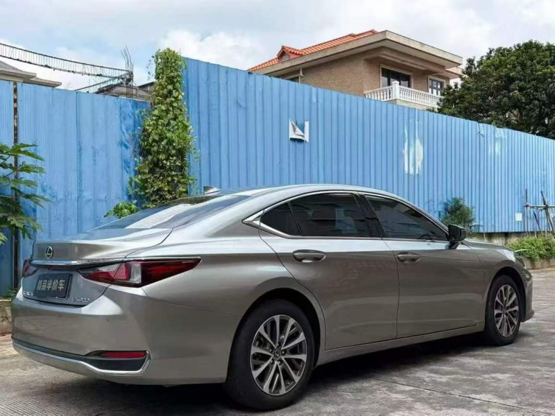 东莞23年雷克萨斯ES7