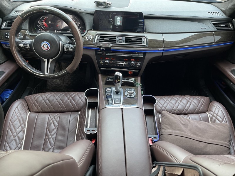 济宁13年宝马7系5