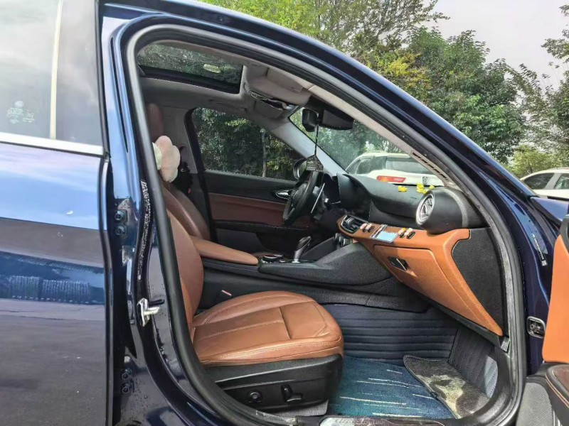 徐州18年阿尔法·罗密欧Giulia6