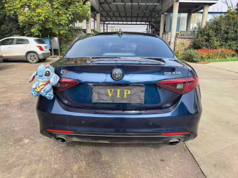 徐州18年阿尔法·罗密欧Giulia9