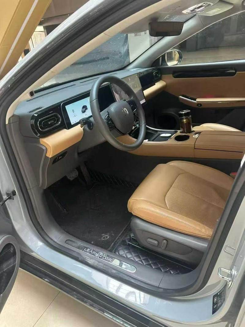 蚌埠24年零跑汽车C014