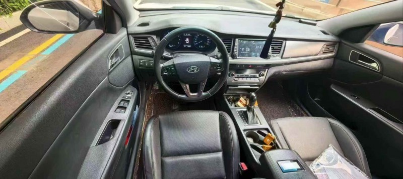 台州18年现代名图8