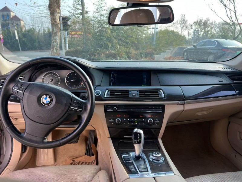 青岛12年宝马7系5