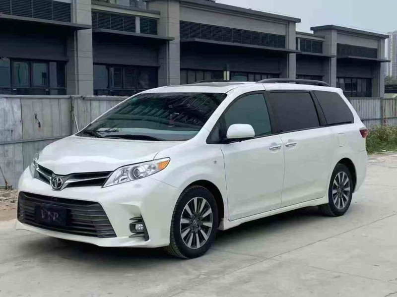 贵港21年丰田塞纳3