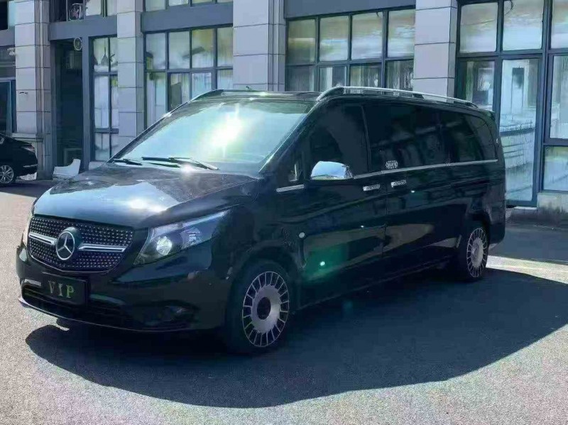 厦门18年奔驰唯雅诺3