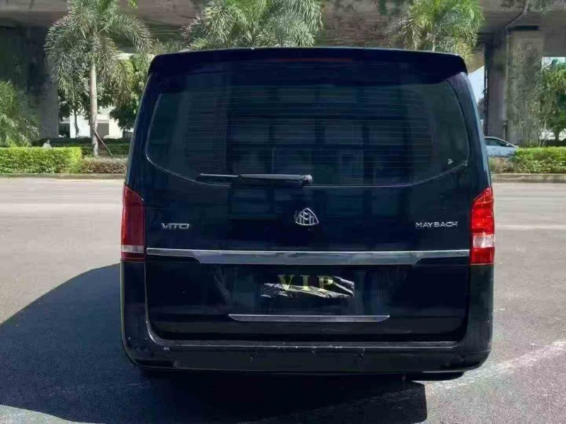 厦门18年奔驰唯雅诺9