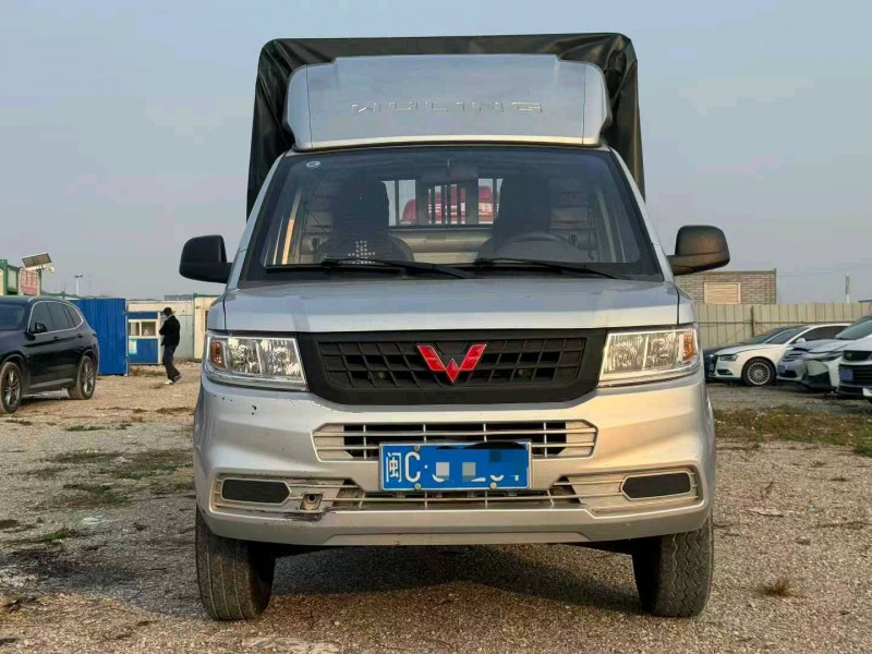 柳州24年五菱汽车荣光1