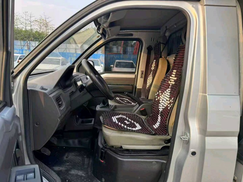 柳州24年五菱汽车荣光9