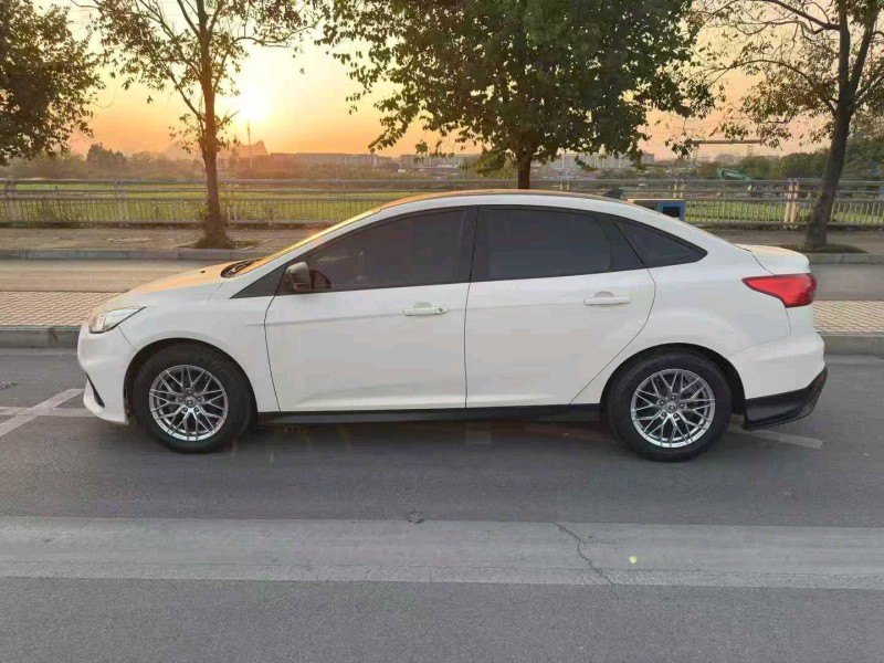 南宁18年福特福克斯5