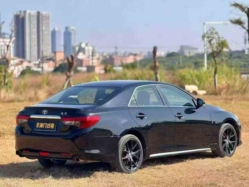 珠海16年丰田锐志8