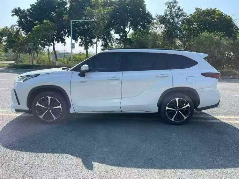 淮安24年丰田皇冠3