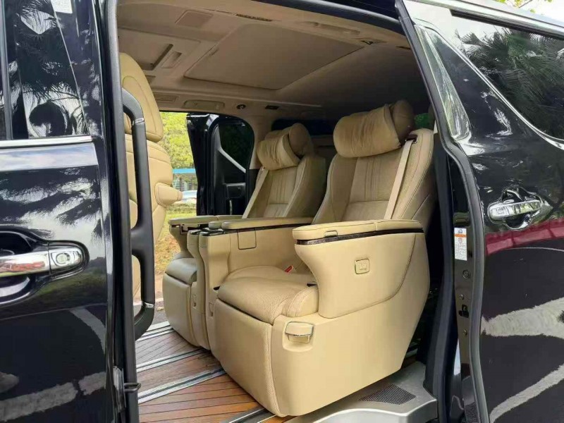 广州22年丰田埃尔法4