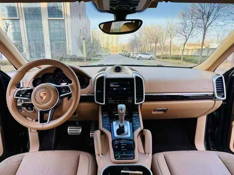 烟台19年保时捷卡宴6