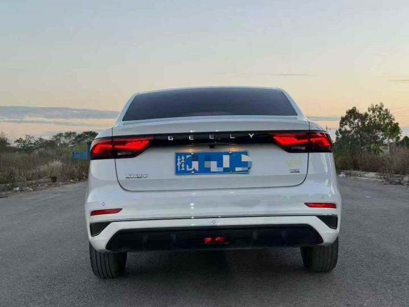 汕头22年吉利帝豪9