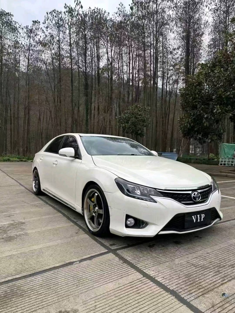 金华16年丰田锐志2