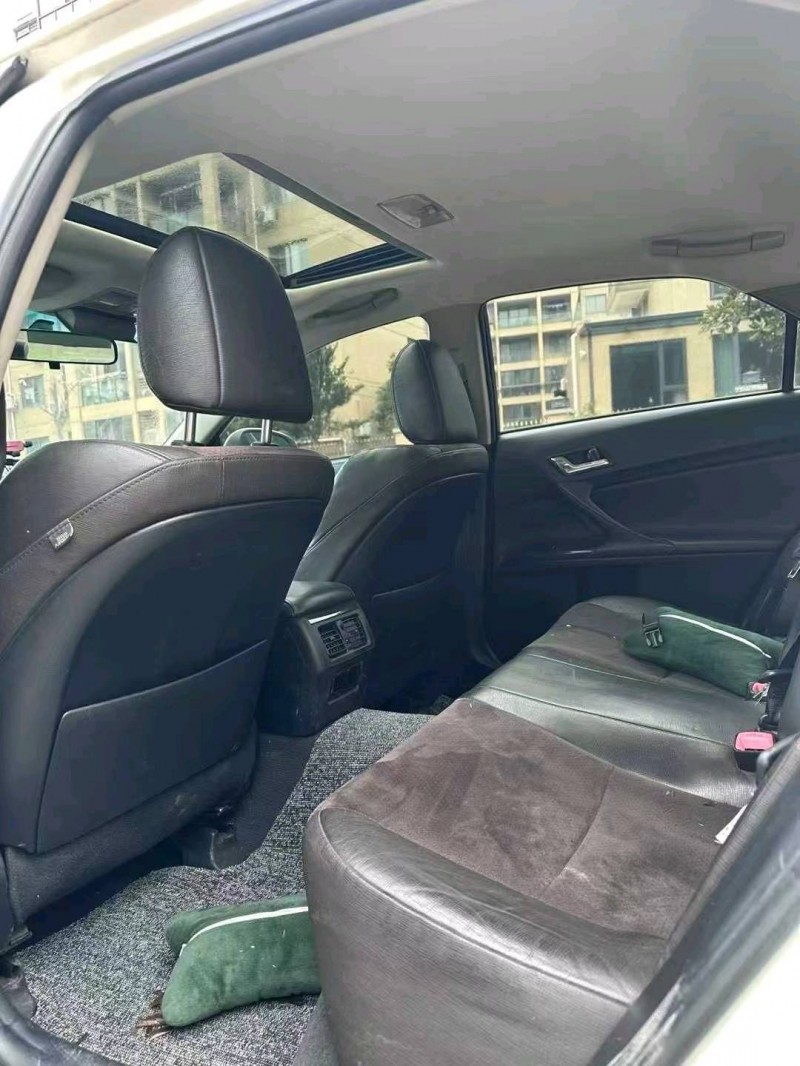 金华16年丰田锐志4